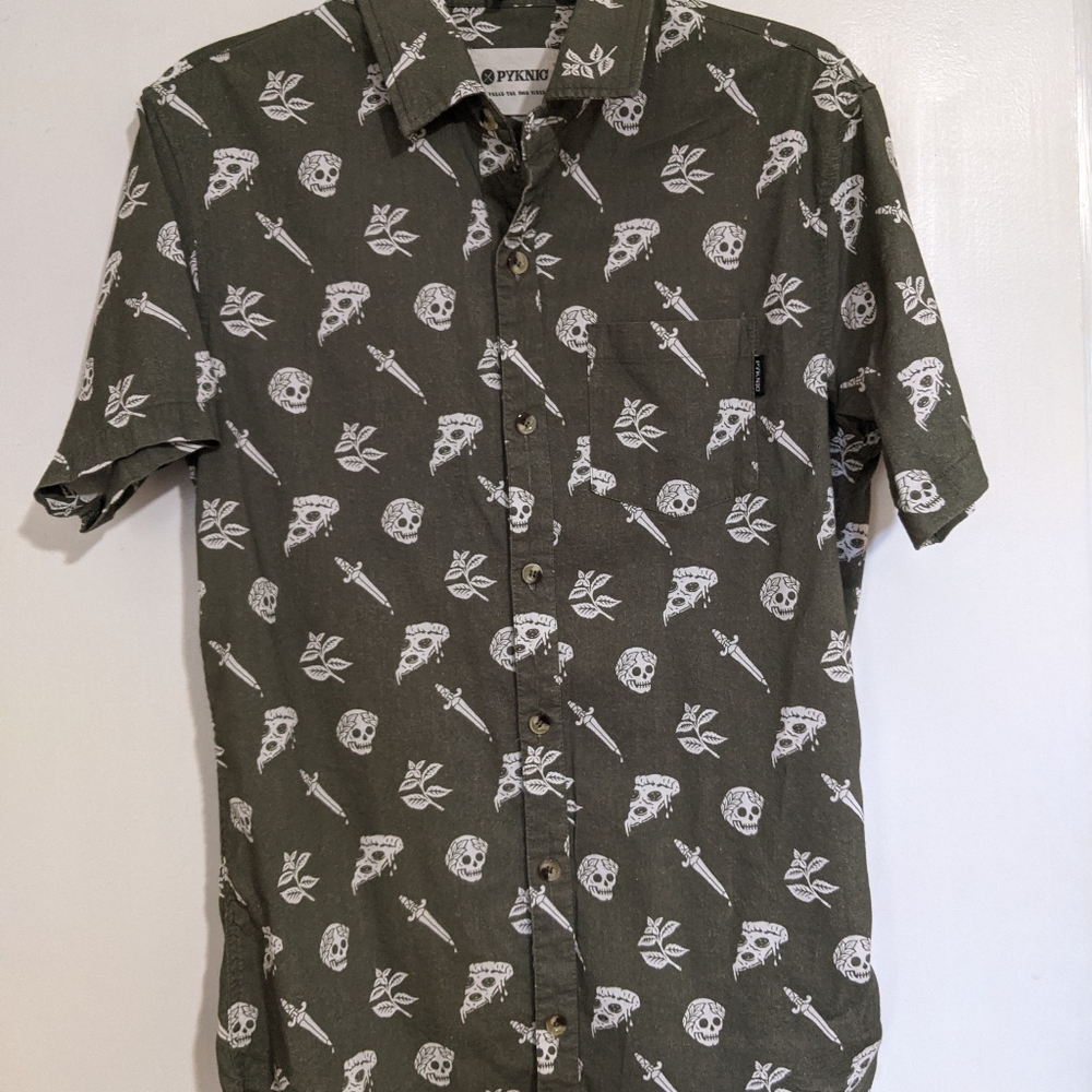 Pyknic short sleeve button up medium Caesar pizza